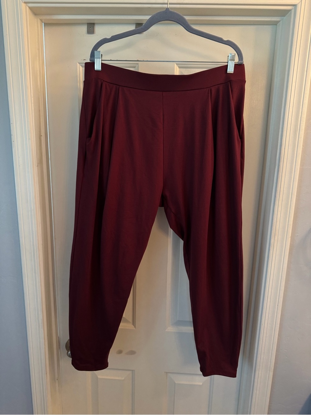 EUC Piphany Penthouse Women's Burgundy Cropped Joggers